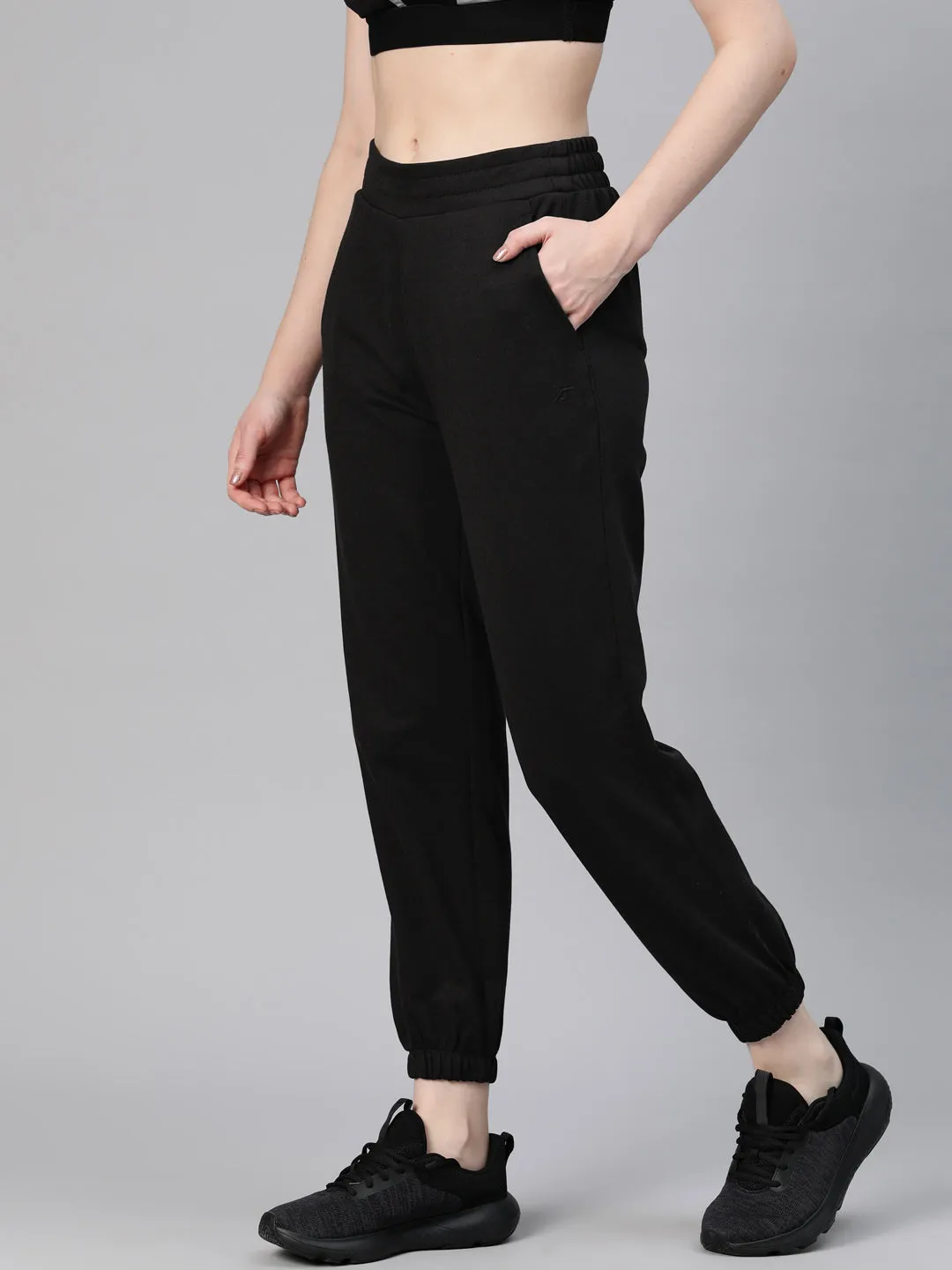 Alcis Women Solid Regular-Fit Joggers