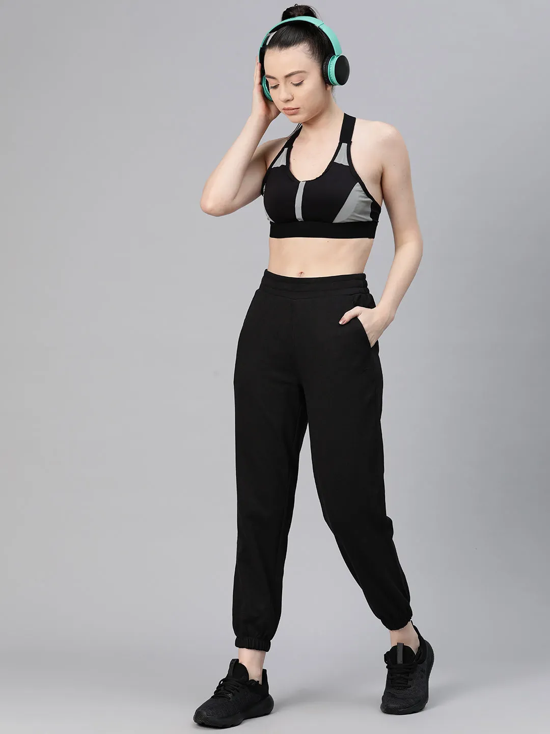 Alcis Women Solid Regular-Fit Joggers