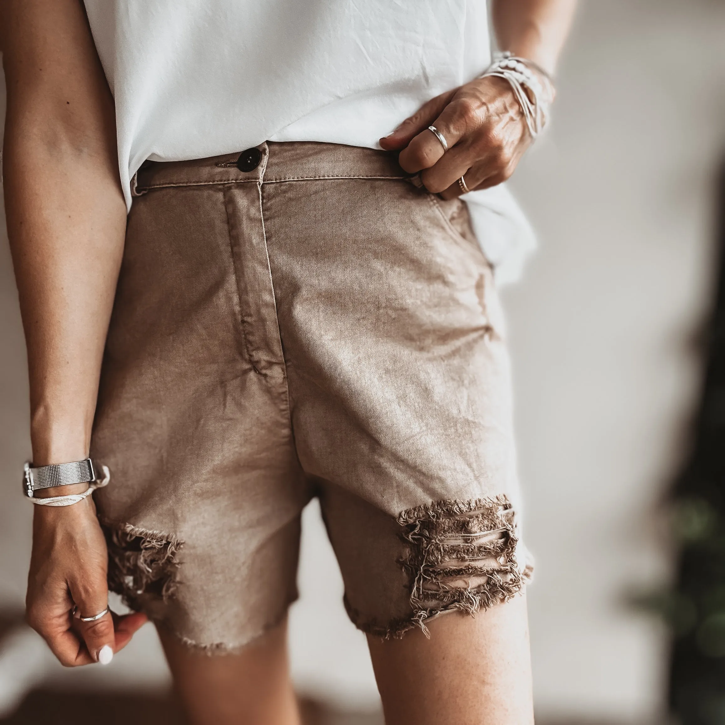 Distressed tan shorts *NEW*